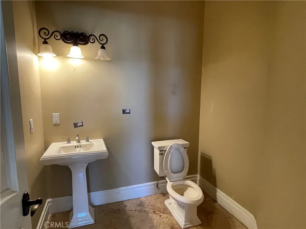 10040 Mattock Avenue Downey, CA 90240