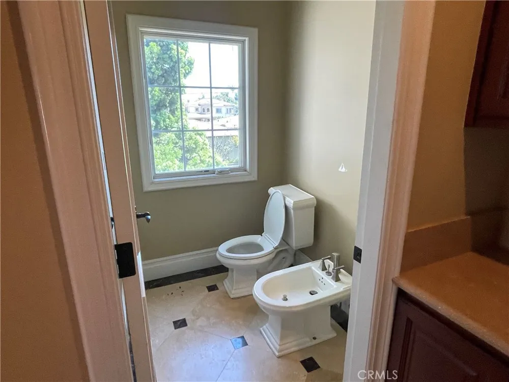 10040 Mattock Avenue Downey, CA 90240