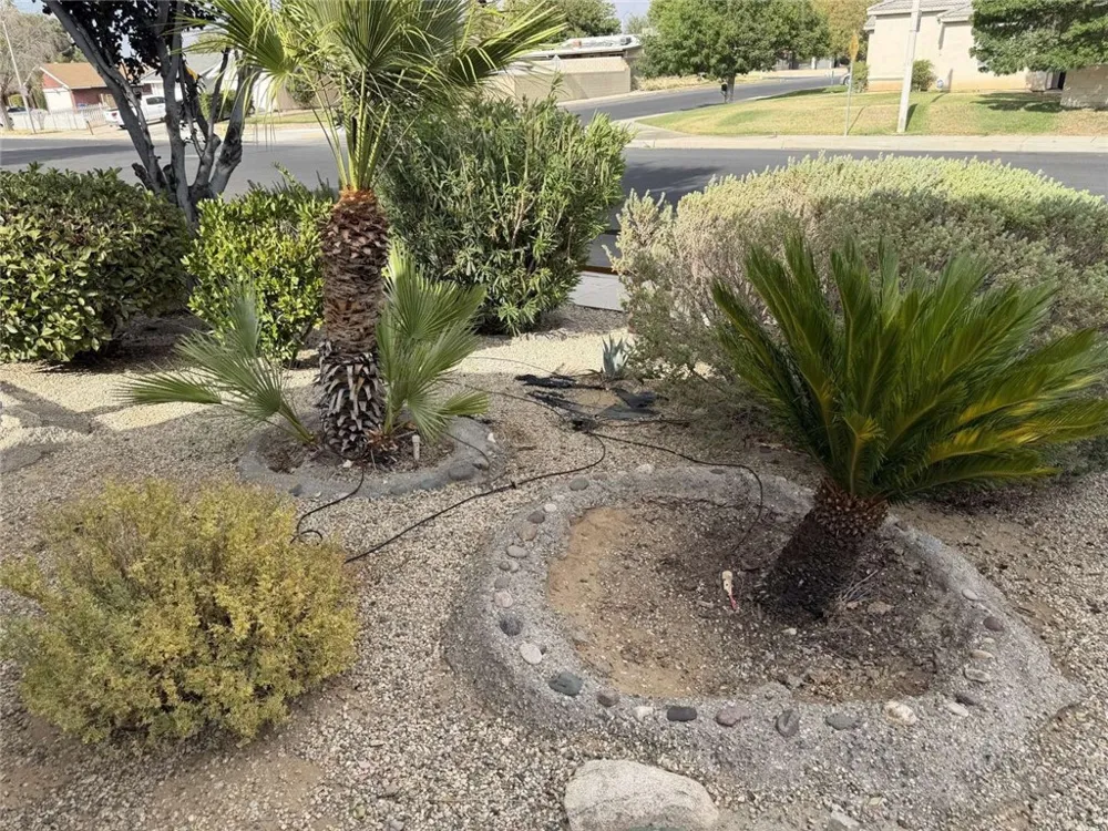 43963 Glenraven Road Lancaster, CA 93535