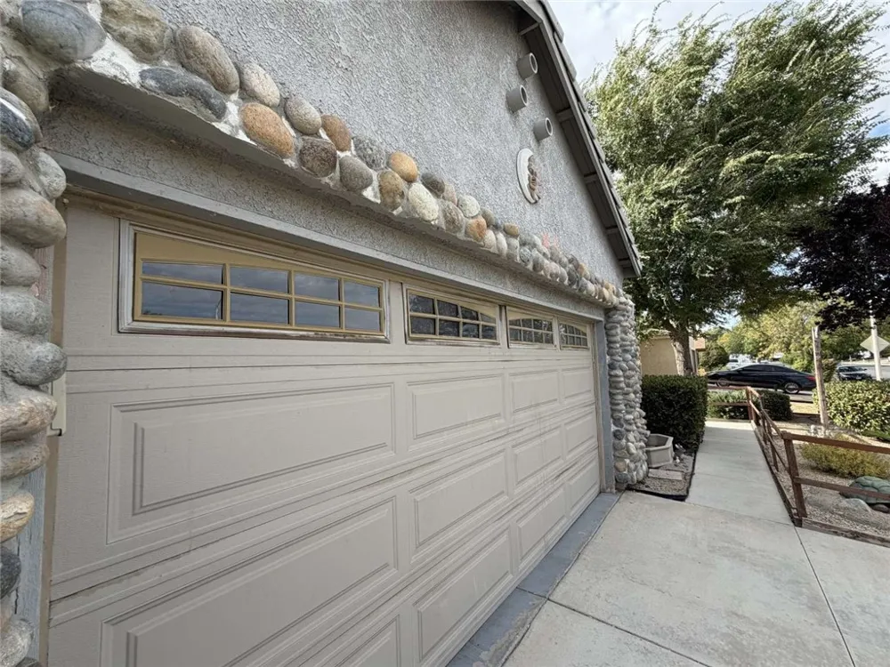 43963 Glenraven Road Lancaster, CA 93535