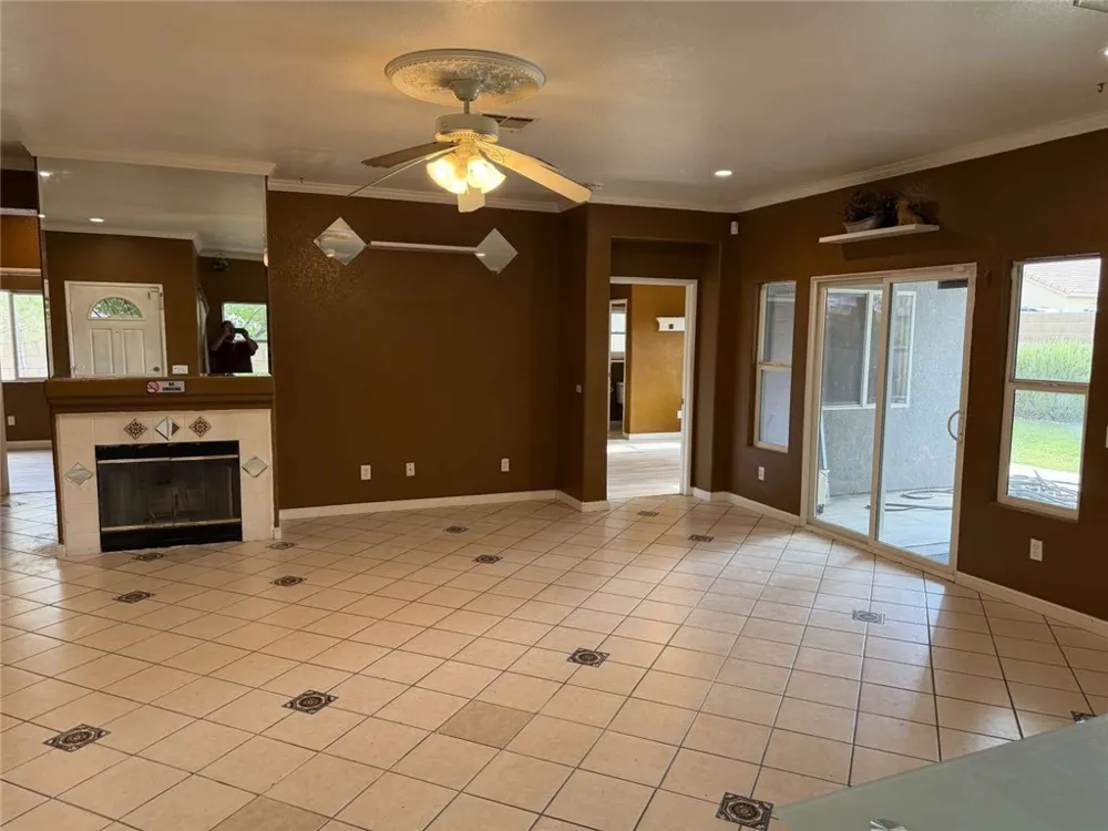 43963 Glenraven Road Lancaster, CA 93535