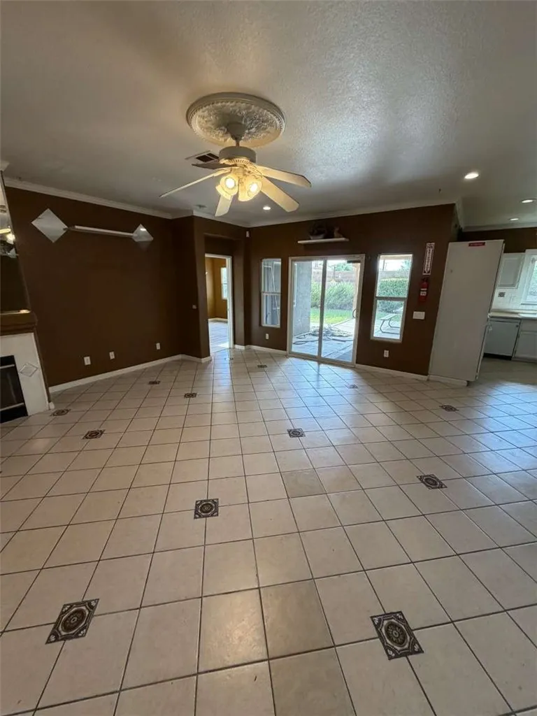 43963 Glenraven Road Lancaster, CA 93535