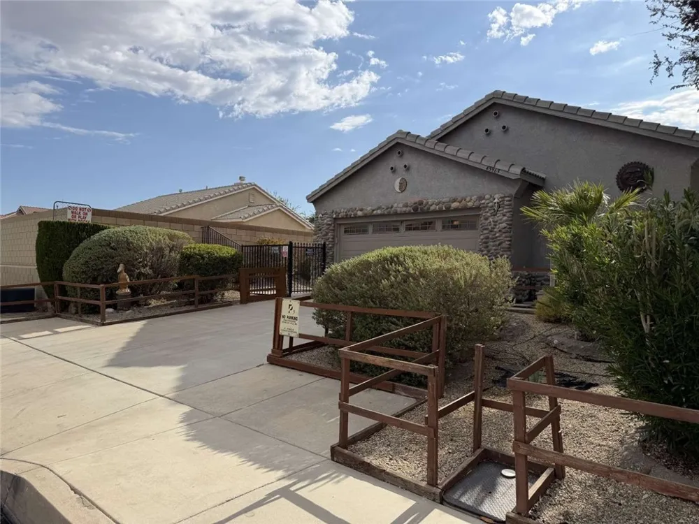 43963 Glenraven Road Lancaster, CA 93535