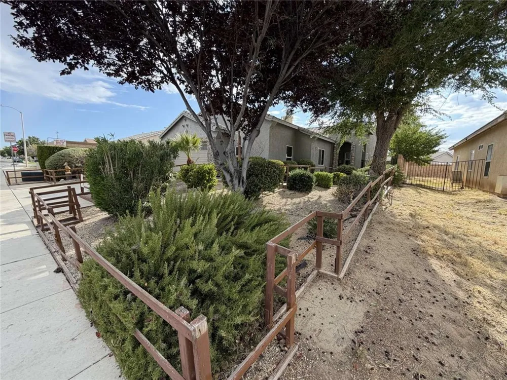43963 Glenraven Road Lancaster, CA 93535