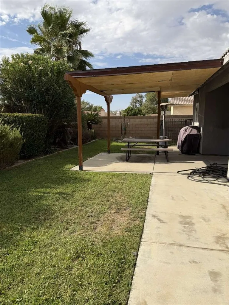 43963 Glenraven Road Lancaster, CA 93535