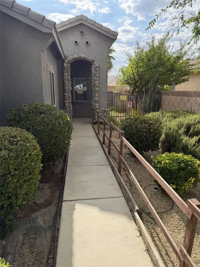 43963 Glenraven Road Lancaster, CA 93535
