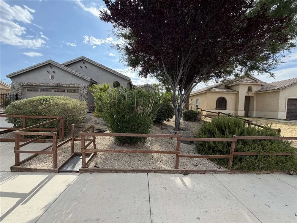 43963 Glenraven Road Lancaster, CA 93535