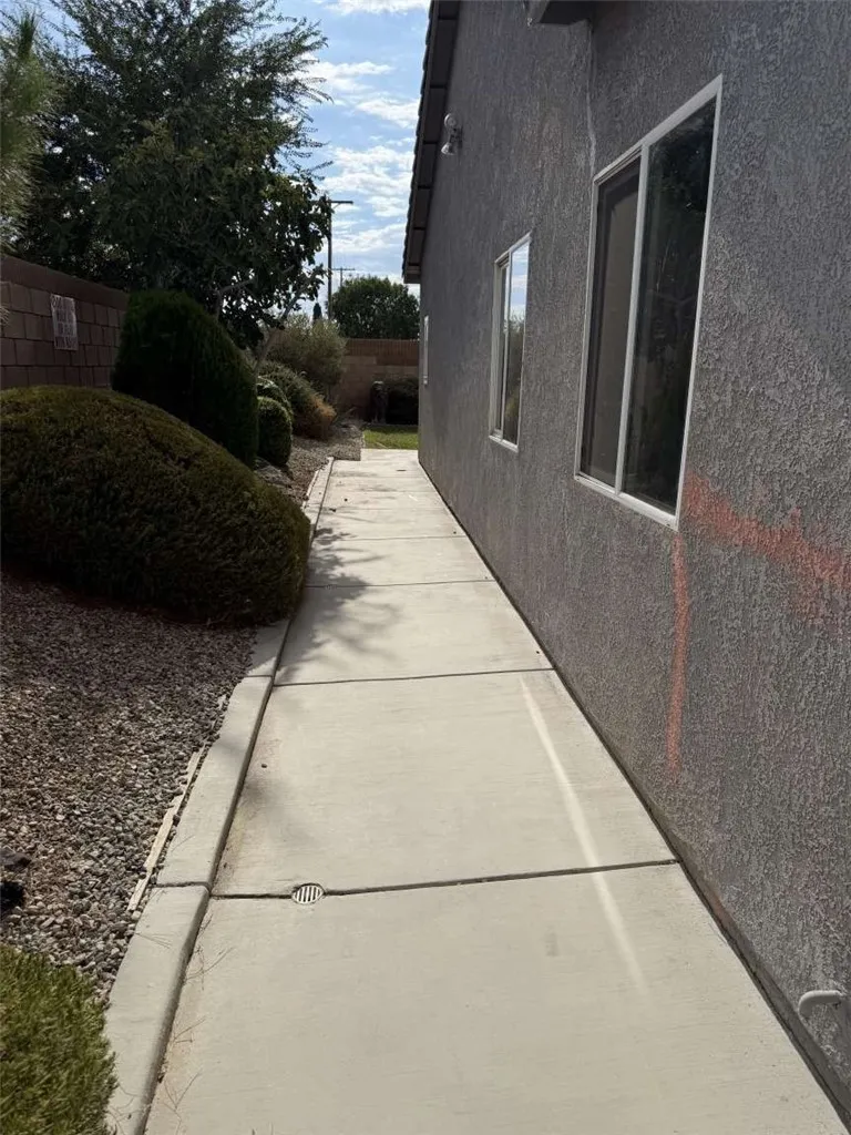 43963 Glenraven Road Lancaster, CA 93535