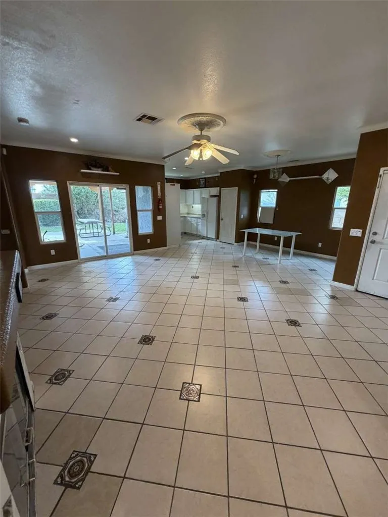 43963 Glenraven Road Lancaster, CA 93535