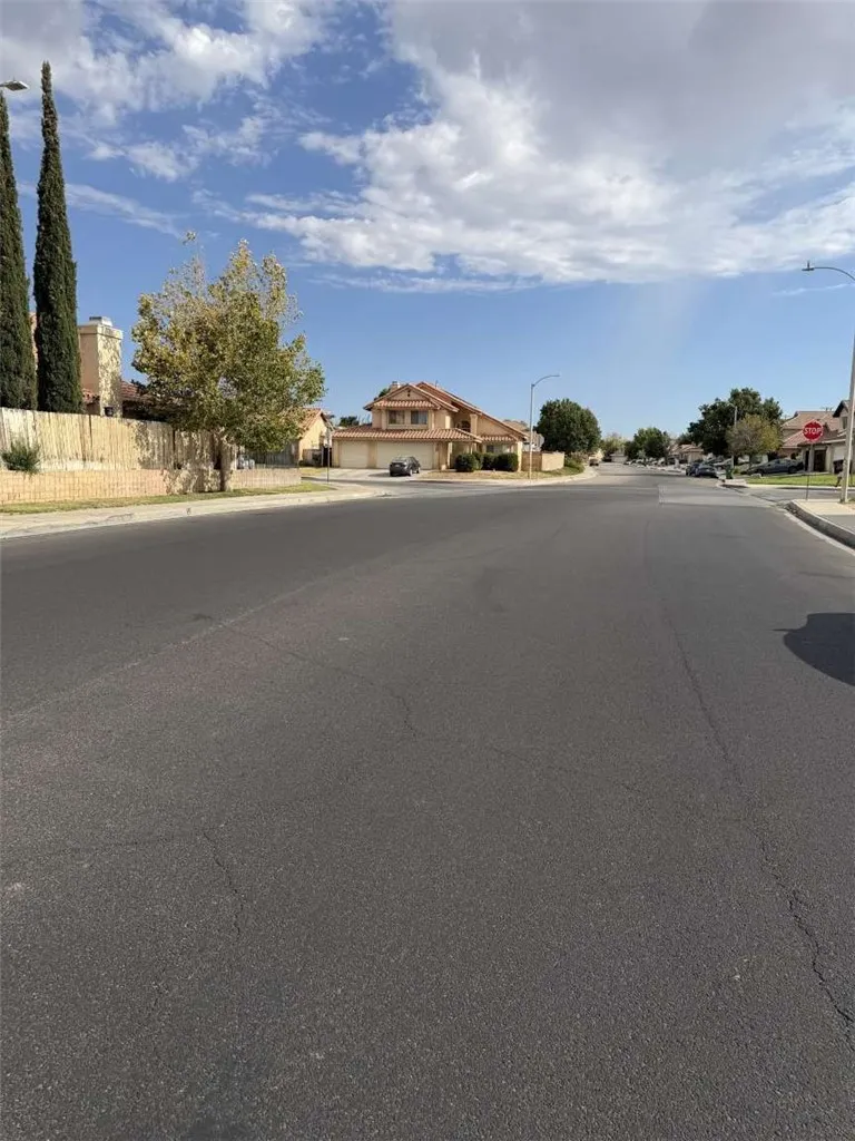 43963 Glenraven Road Lancaster, CA 93535