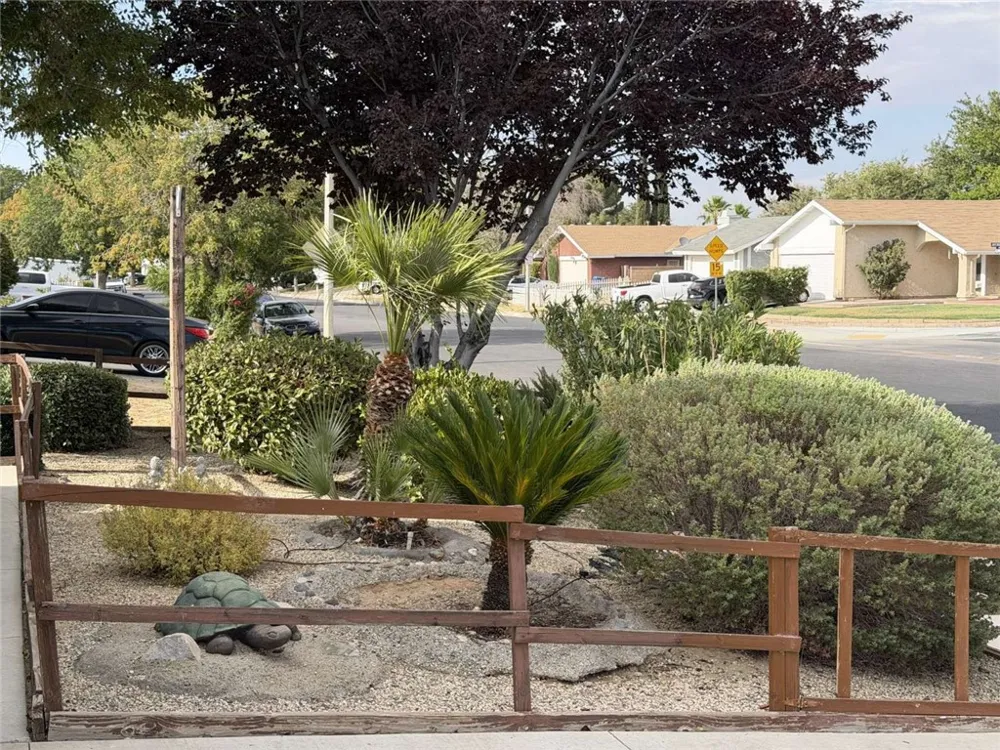 43963 Glenraven Road Lancaster, CA 93535