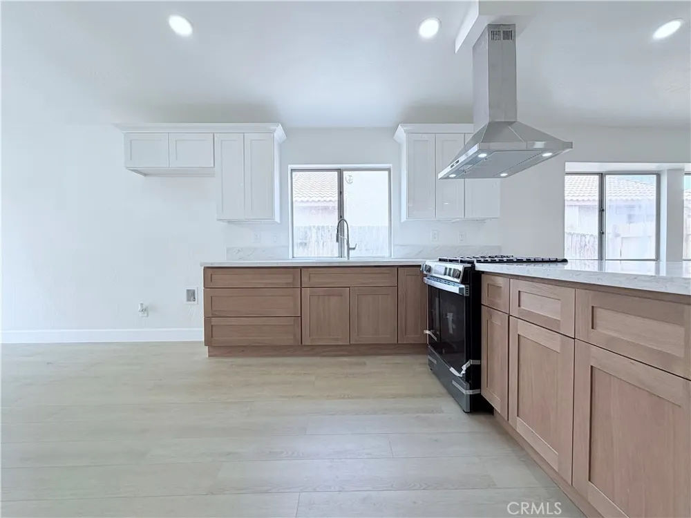 518 E Avenue J11 Lancaster, CA 93535