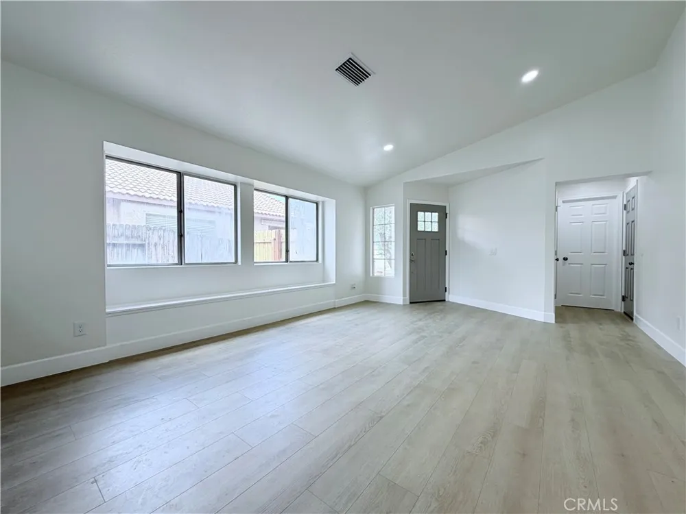518 E Avenue J11 Lancaster, CA 93535