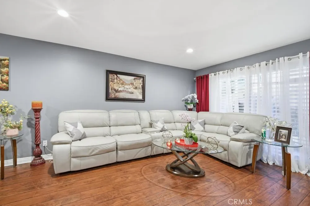 1236 Columbus #11 Glendale, CA 91202