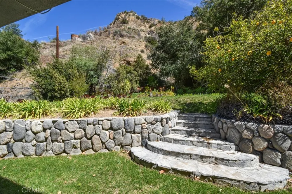 2447 Stonyvale Road Tujunga, CA 91042