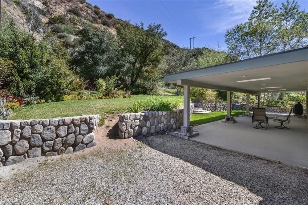 2447 Stonyvale Road Tujunga, CA 91042