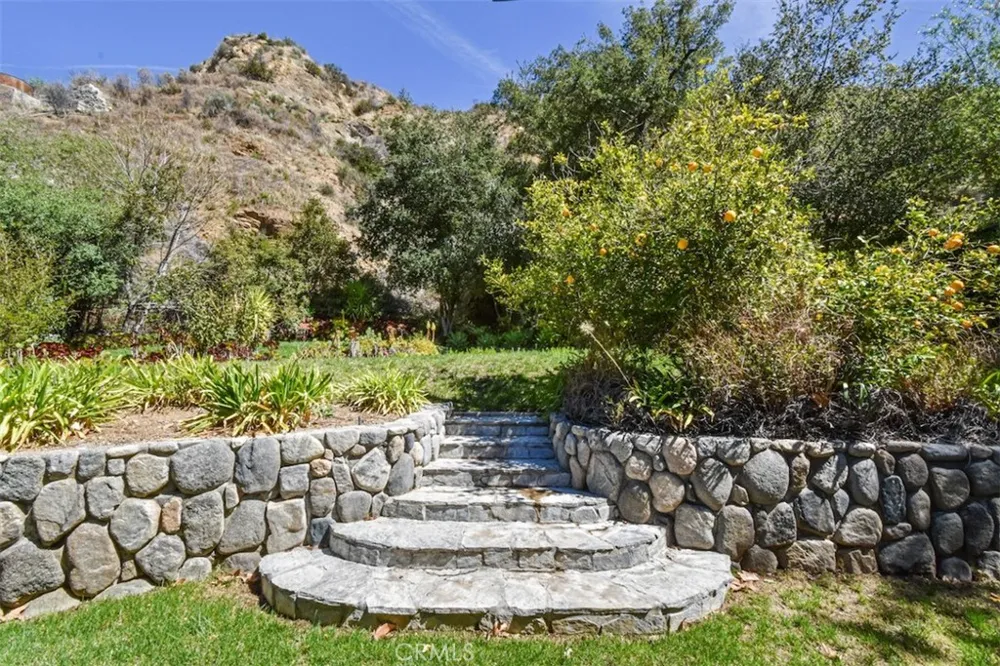 2447 Stonyvale Road Tujunga, CA 91042