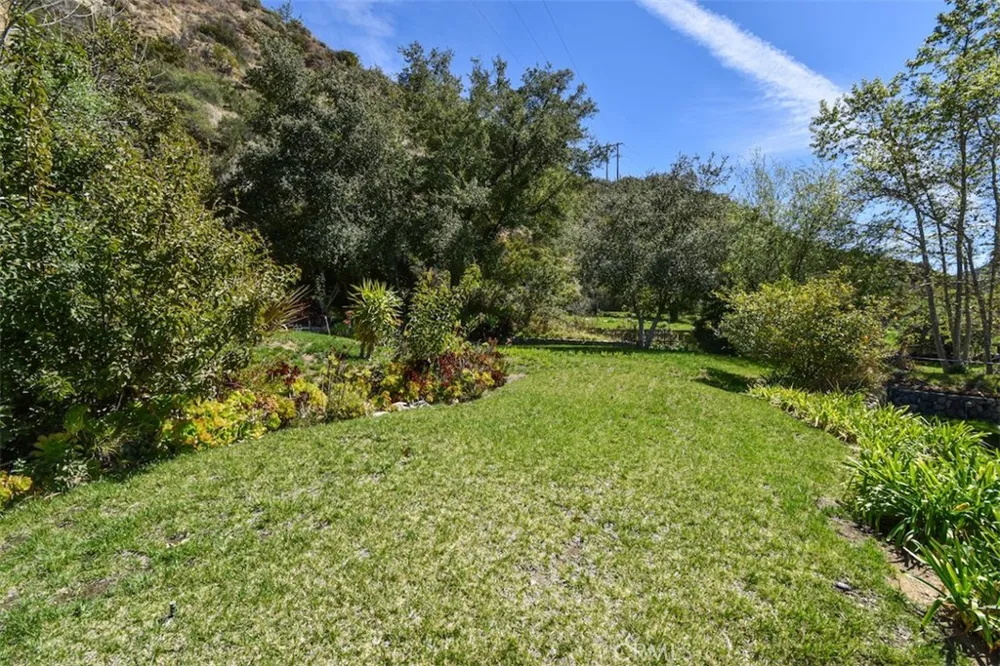 2447 Stonyvale Road Tujunga, CA 91042
