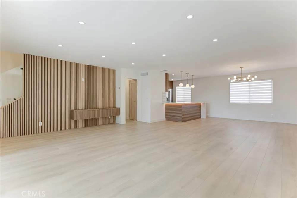 9512 Via Venezia Burbank, CA 91504