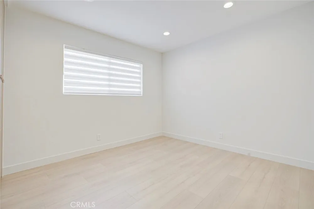 9512 Via Venezia Burbank, CA 91504