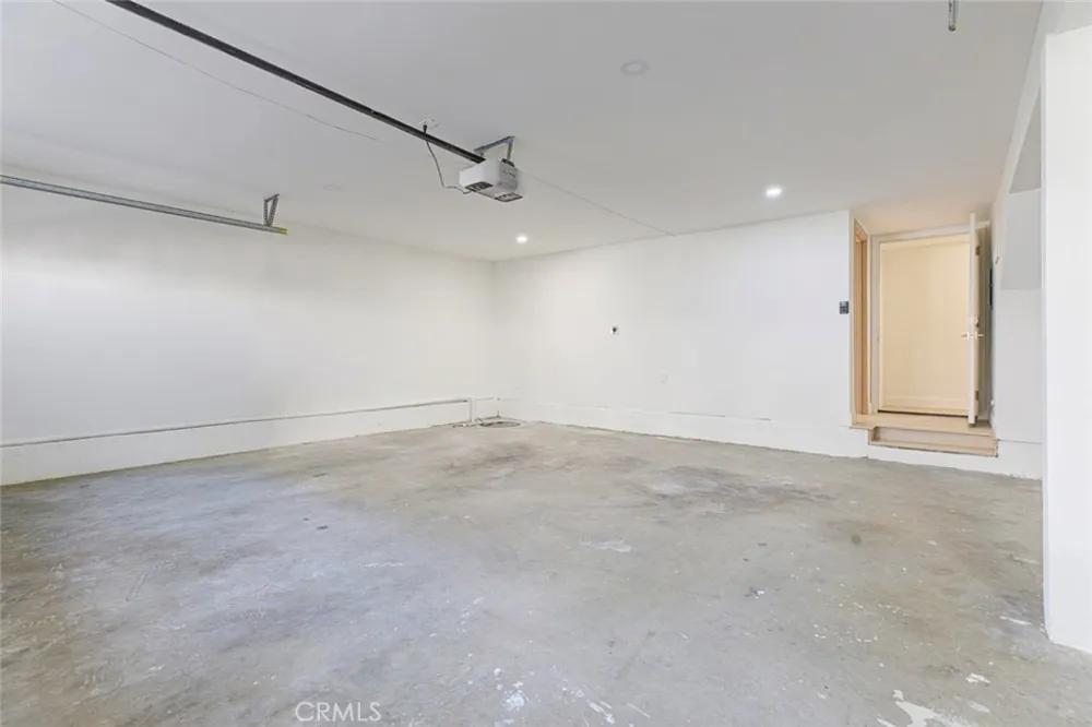 9512 Via Venezia Burbank, CA 91504