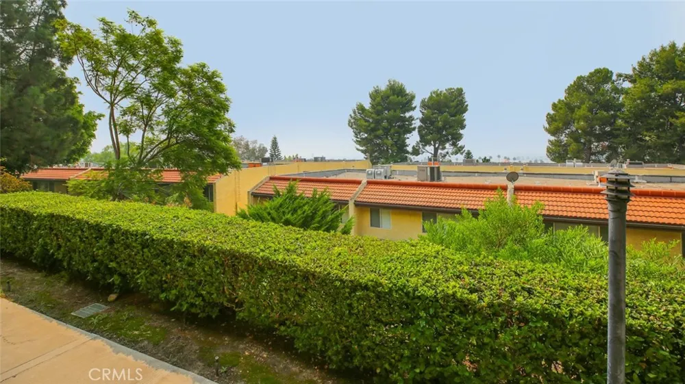 9512 Via Venezia Burbank, CA 91504