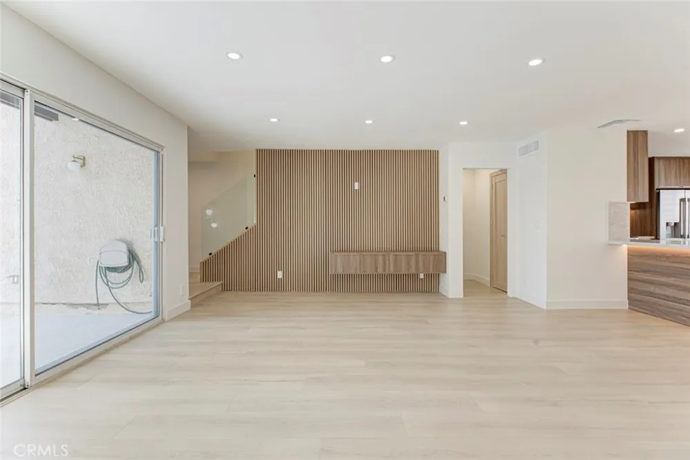 9512 Via Venezia Burbank, CA 91504