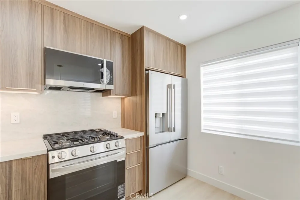 9512 Via Venezia Burbank, CA 91504