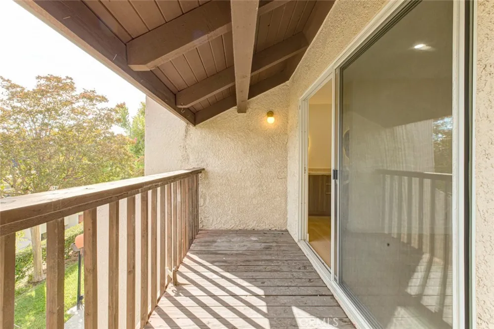 9512 Via Venezia Burbank, CA 91504