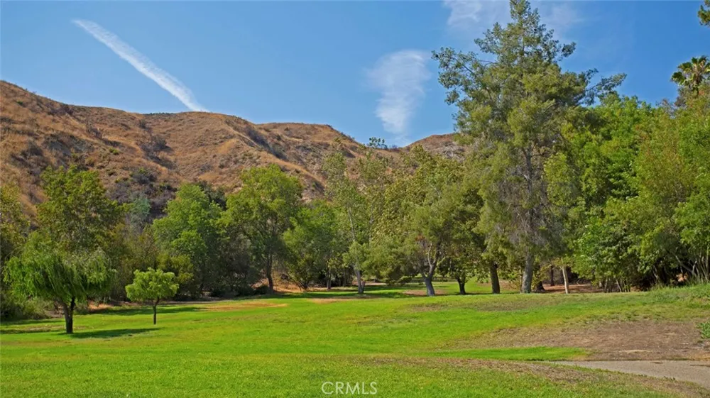 9512 Via Venezia Burbank, CA 91504