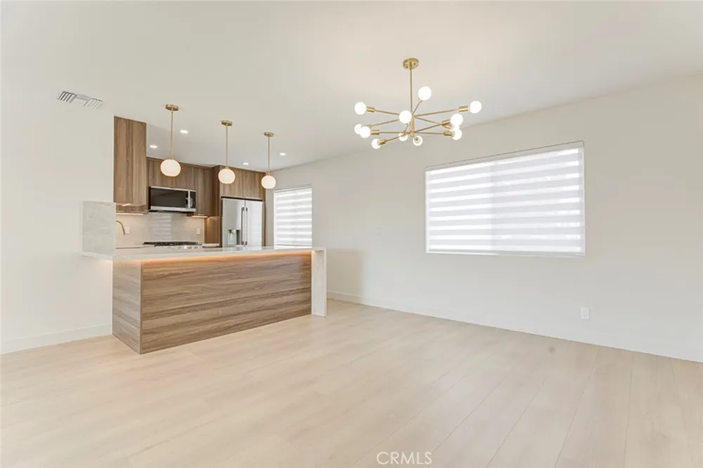 9512 Via Venezia Burbank, CA 91504