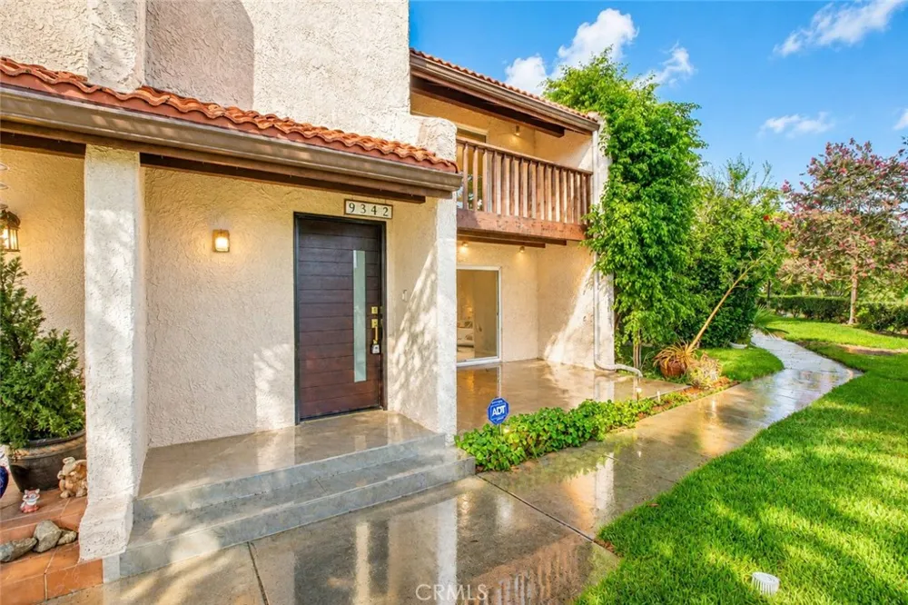 9512 Via Venezia Burbank, CA 91504