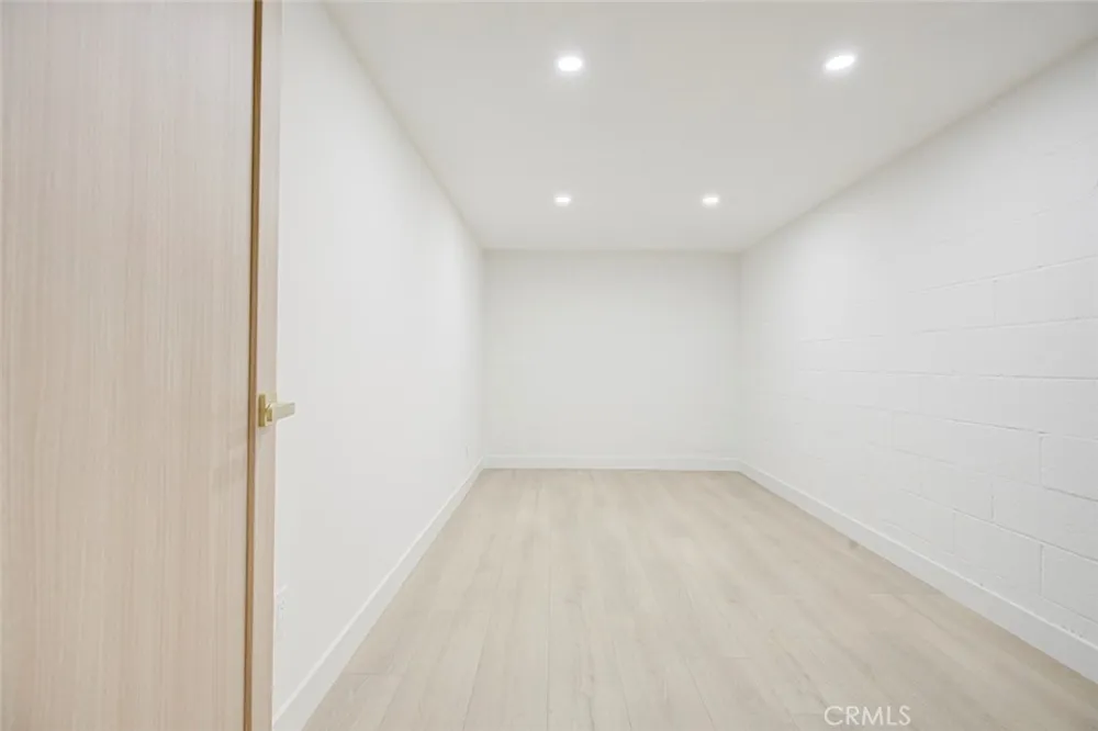 9512 Via Venezia Burbank, CA 91504