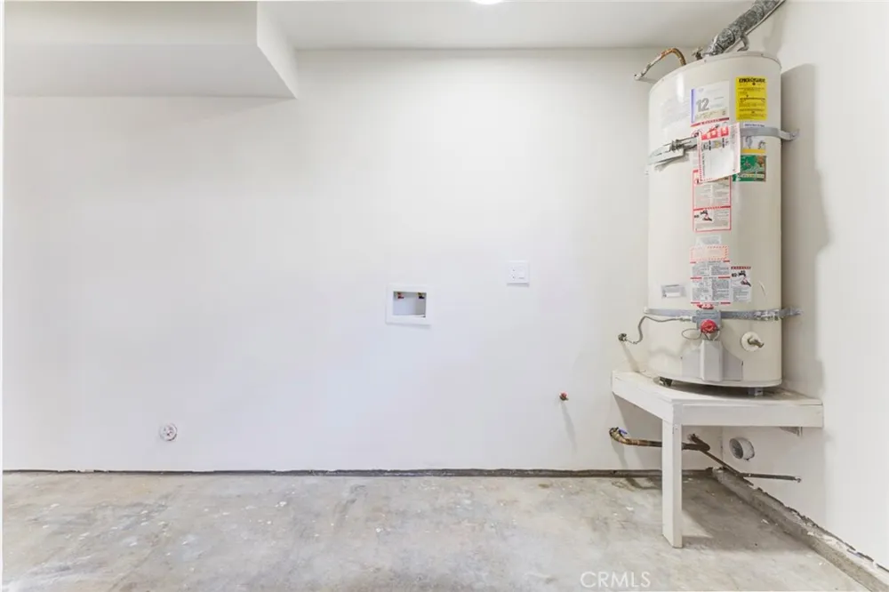 9512 Via Venezia Burbank, CA 91504