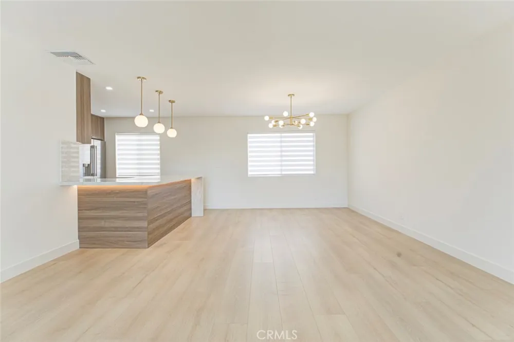 9512 Via Venezia Burbank, CA 91504