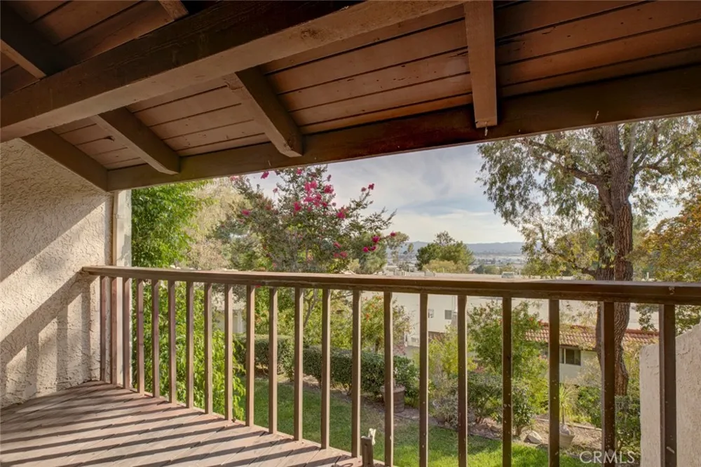 9512 Via Venezia Burbank, CA 91504