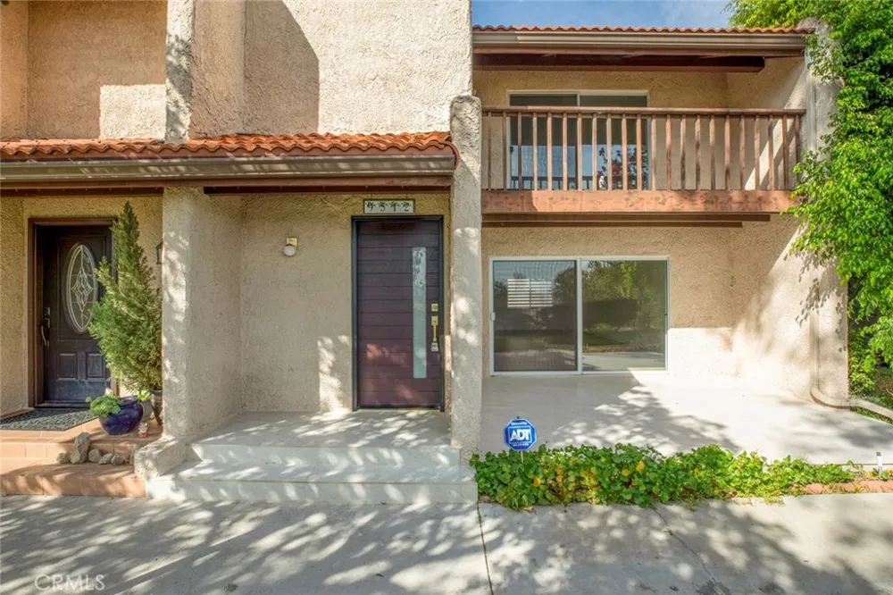 9512 Via Venezia Burbank, CA 91504