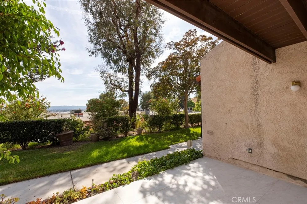9512 Via Venezia Burbank, CA 91504