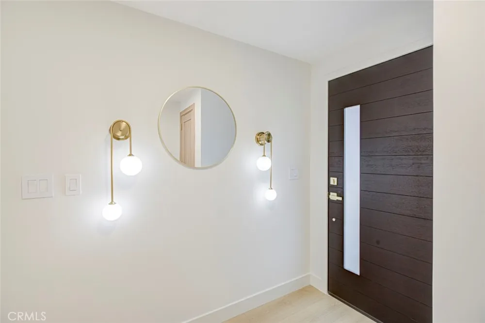 9512 Via Venezia Burbank, CA 91504