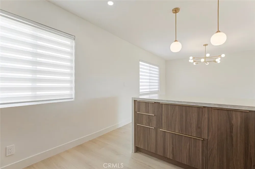 9512 Via Venezia Burbank, CA 91504