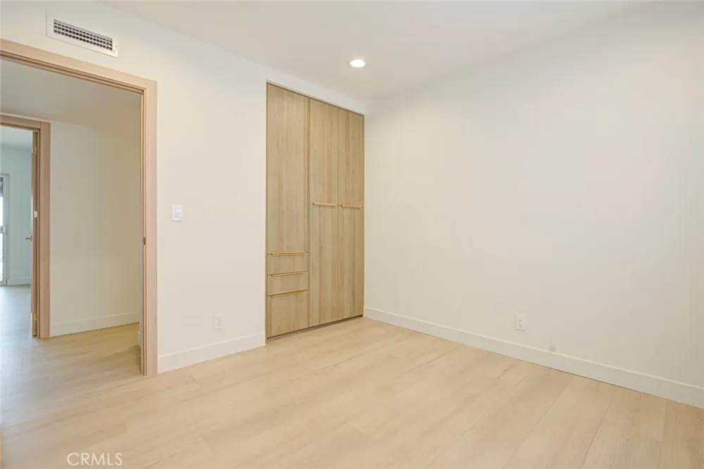 9512 Via Venezia Burbank, CA 91504