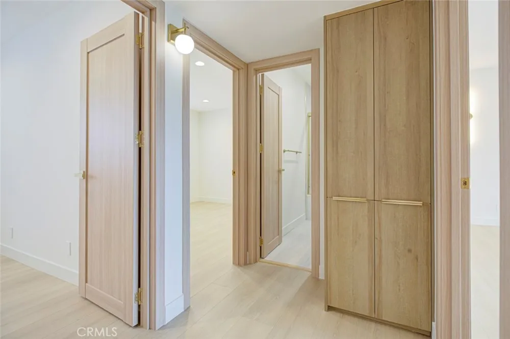 9512 Via Venezia Burbank, CA 91504