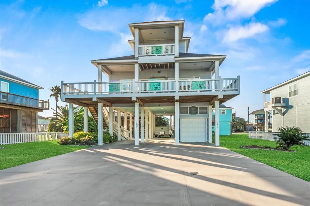 1977 Avenue I Crystal Beach, TX 77650
