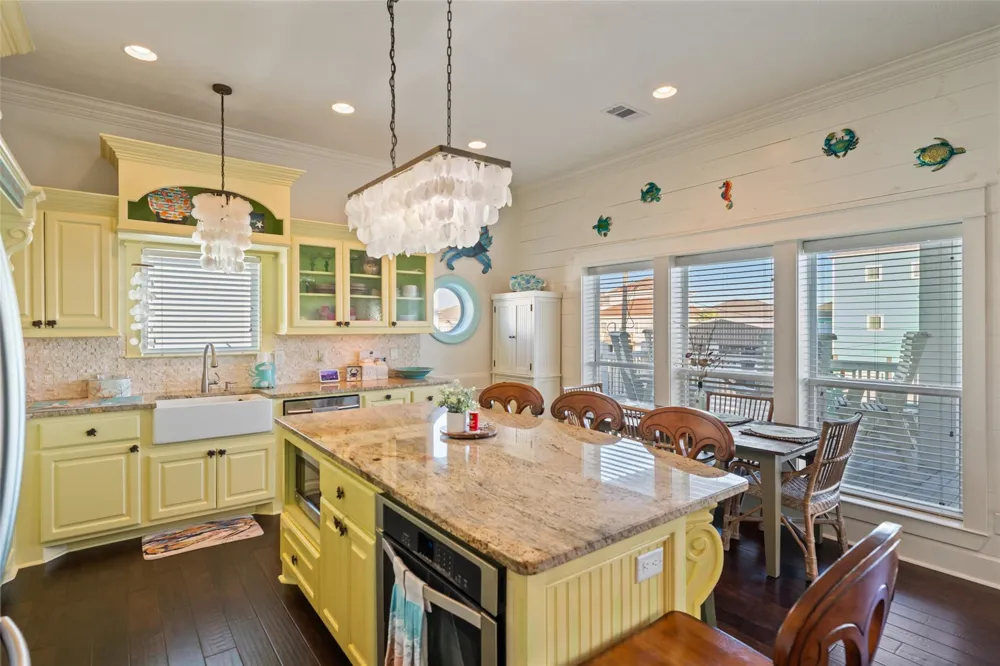 1977 Avenue I Crystal Beach, TX 77650