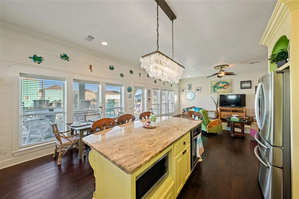 1977 Avenue I Crystal Beach, TX 77650