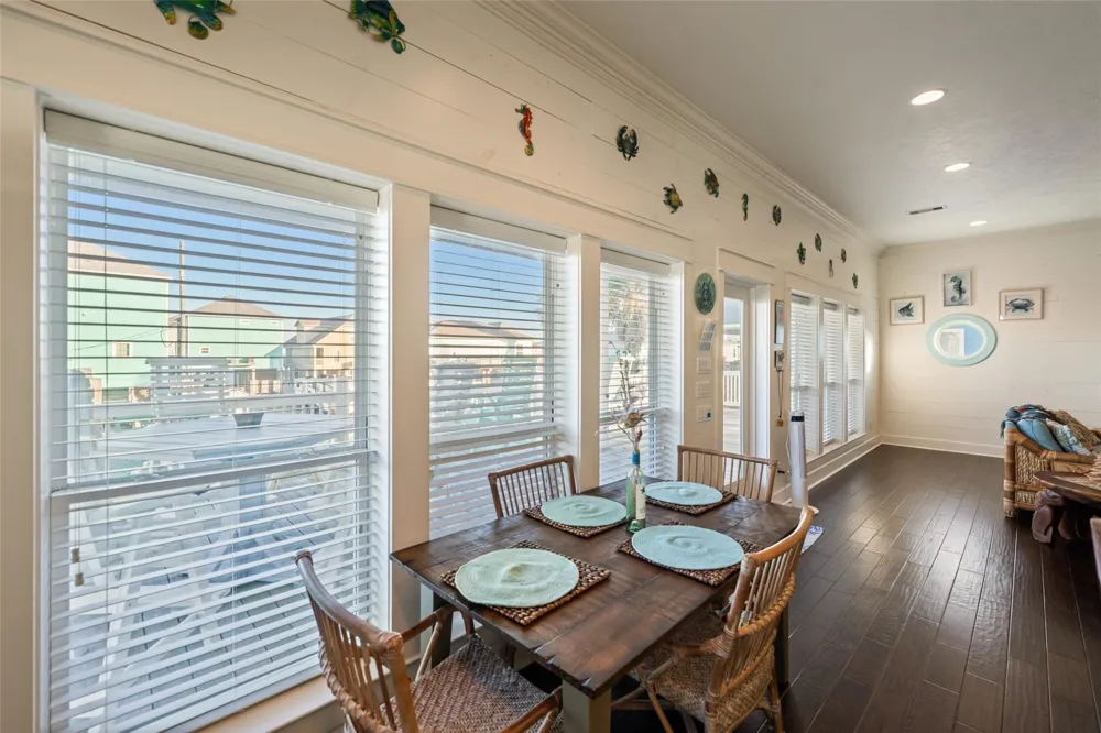 1977 Avenue I Crystal Beach, TX 77650