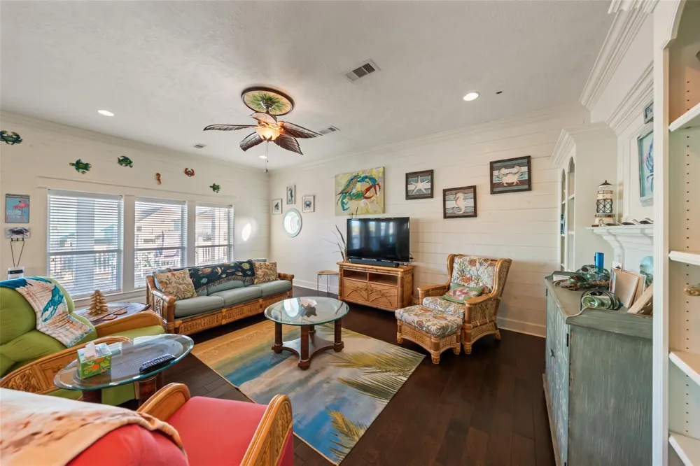 1977 Avenue I Crystal Beach, TX 77650