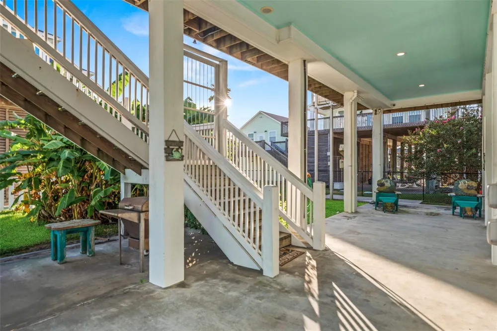 1977 Avenue I Crystal Beach, TX 77650