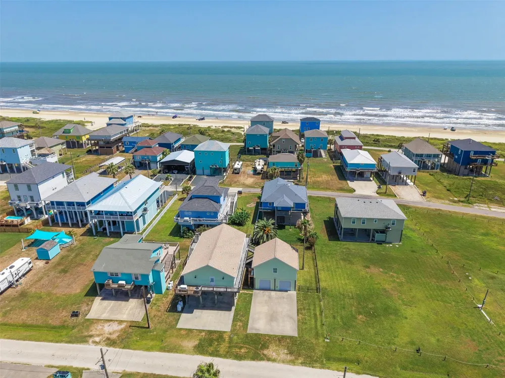 1977 Avenue I Crystal Beach, TX 77650