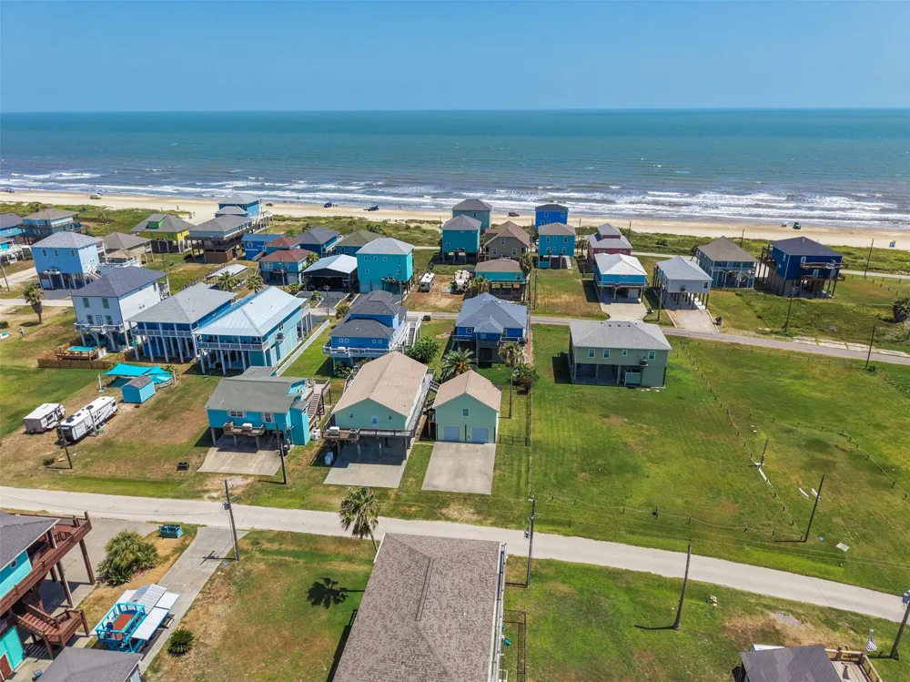1977 Avenue I Crystal Beach, TX 77650